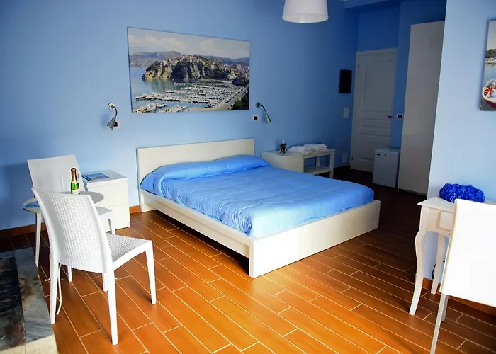 I Delfini Nocleg ze śniadaniem 4*