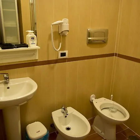 住宿加早餐酒店 艾德尔菲尼旅馆 阿格罗波利